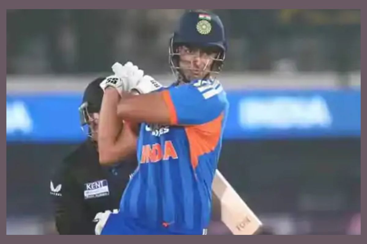 IND vs NZ: విశాఖలో జరిగిన 4వ టీ20లో న్యూజిలాండ్ 50 పరుగులతో గెలిచింది. 216 పరుగుల లక్ష్యంతో బరిలోకి దిగిన భారత్ 165 పరుగులకే ఆలౌటైంది.