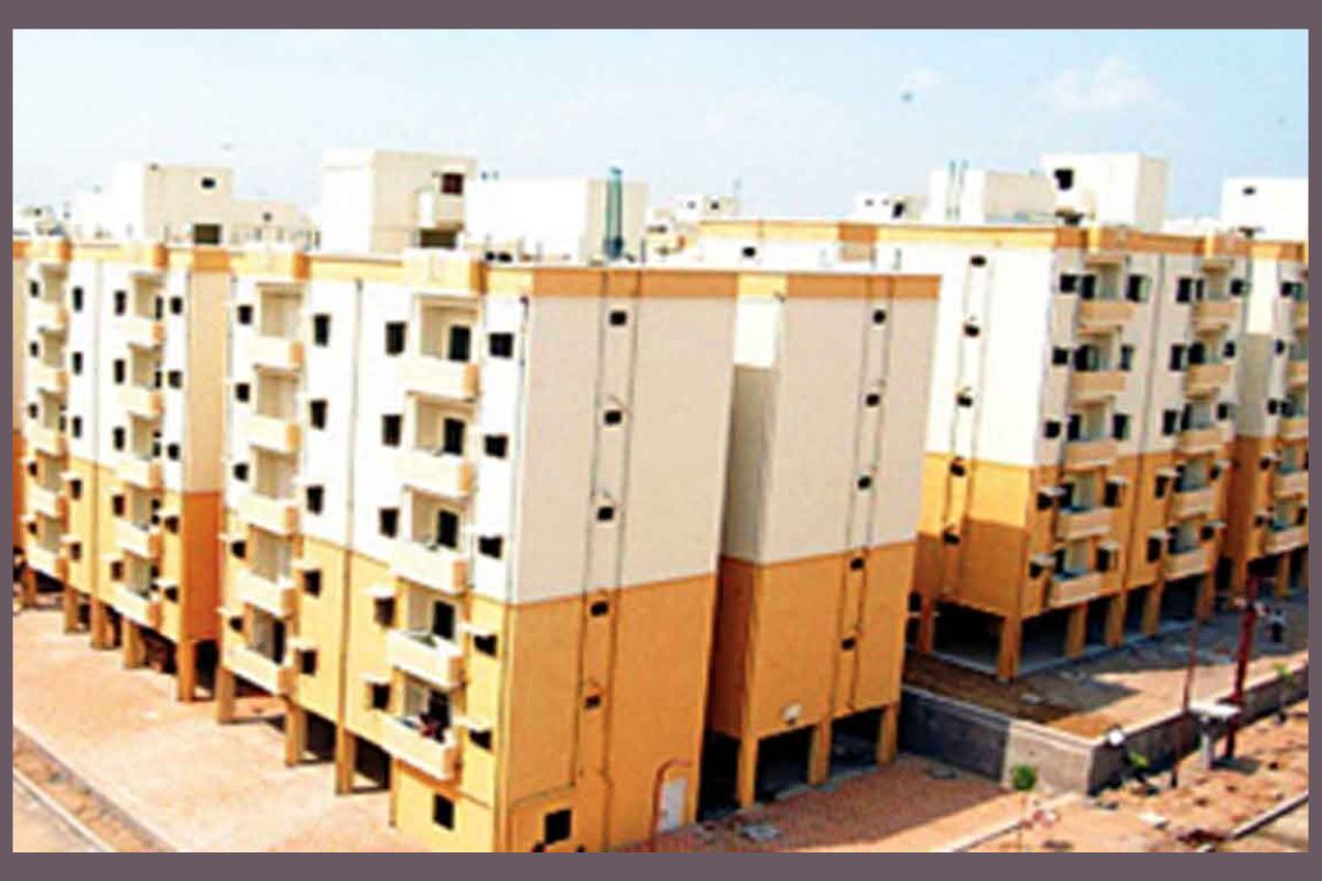 Andhra Pradesh: టిడ్కో ఇళ్ల నిర్మాణం మధ్యలో ఆగిపోయిన 39 వేల మంది లబ్ధిదారులకు ఏపీ ప్రభుత్వం ఒక్కొక్కరికి రూ.3.65 లక్షల రుణ సాయం అందించనుంది.