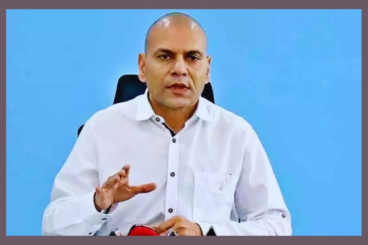 TTD EO: టీటీడీ ఈవో పదవి నుంచి అనిల్ కుమార్ సింఘాల్ బదిలీ. కల్తీ నెయ్యి కేసులో సిట్ నివేదిక ఆధారంగానే ఈ చర్యలు జరిగినట్లు సమాచారం.