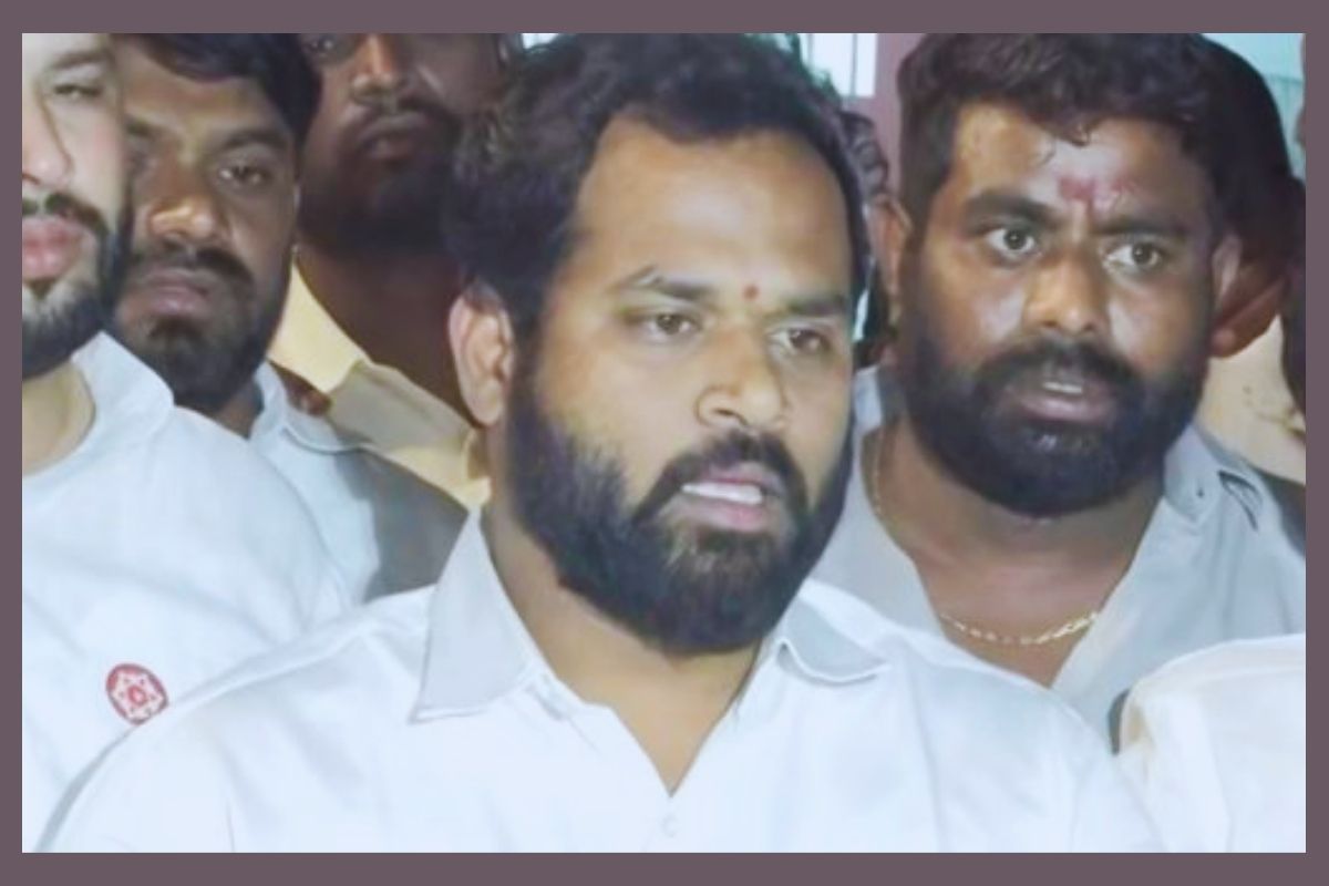 Arava Sridhar: రైల్వే కోడూరు ఎమ్మెల్యే అరవ శ్రీధర్‌పై లైంగిక వేధింపులు, మోసం, బెదిరింపుల ఆరోపణలతో NHRC ఆదేశాలతో పోలీసులు కేసు నమోదు చేశారు.